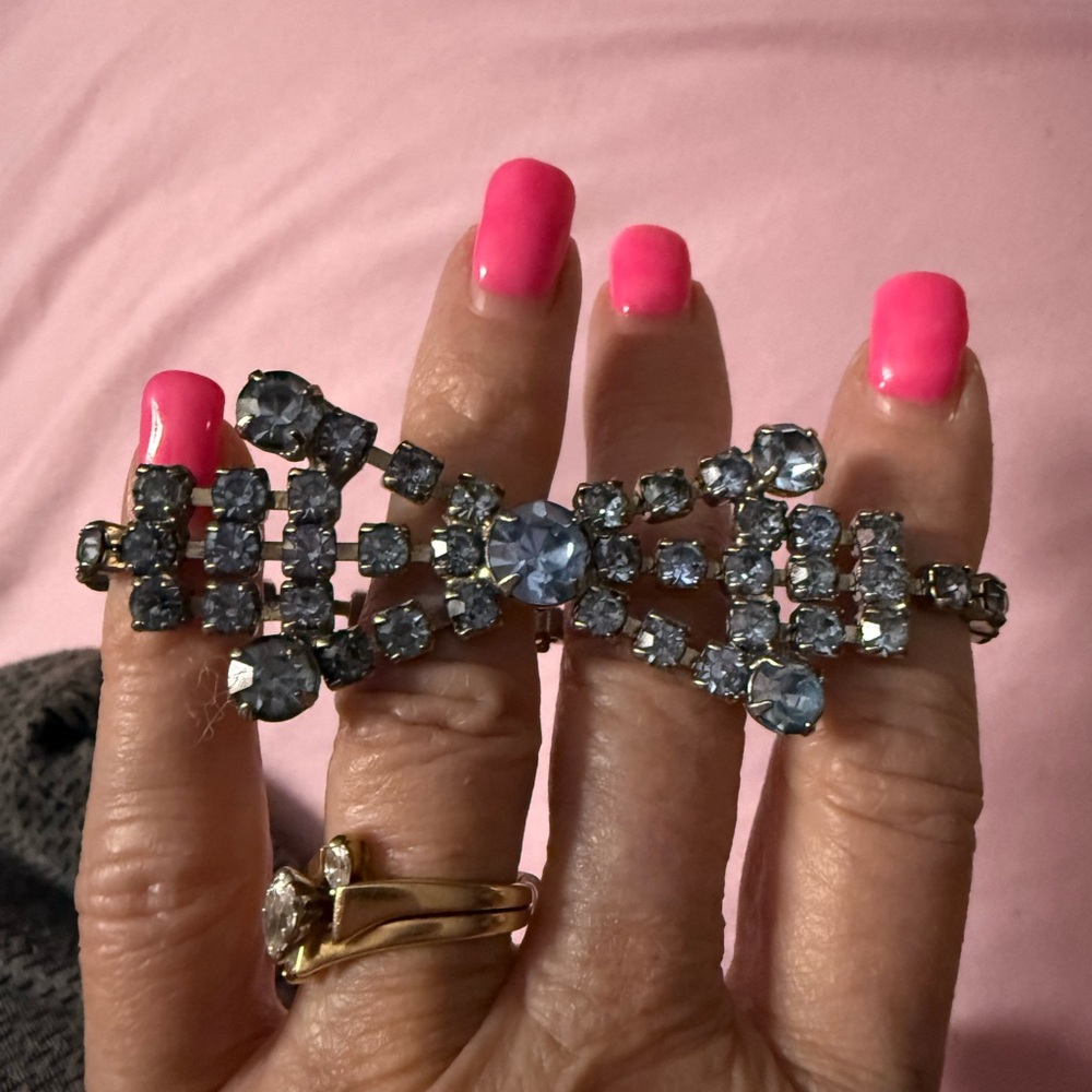 Vintage Women’s Blue Rhinestone Bow Bracelet 6.5” safety clasp elegant